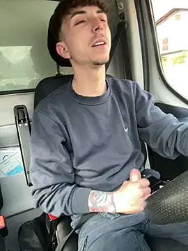 Snapshot of Davide9910x chatting on March 9, 8:29 am Davide9910x online show from March 9, 8:29 am