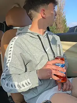 Snapshot of Davide9910x chatting on March 12, 3:18 pm Davide9910x online show from March 12, 3:18 pm