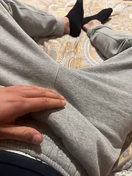 Snapshot of Davide9910x chatting on April 9, 9:58 am Davide9910x online show from April 9, 9:58 am