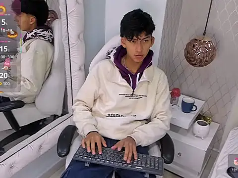 Valentino Lux online show from December 14, 11:59 am