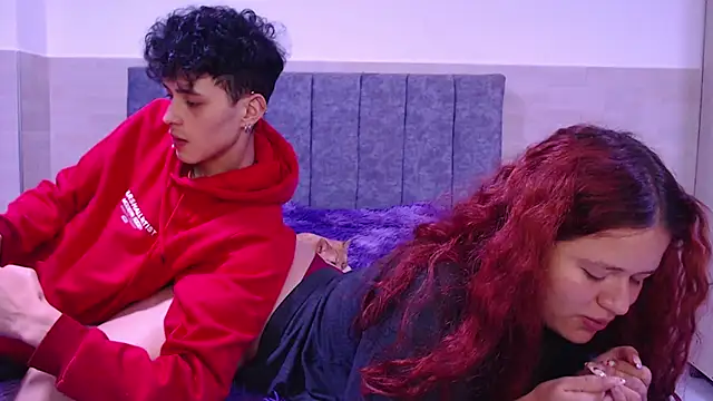 hottie couplee online show from December 17, 9:54 pm