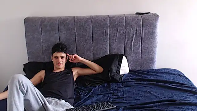 hottie couplee online show from May 20, 10:05 pm