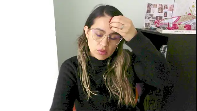 Snapshot of elyra_fox01 chatting on February 17, 3:40 pm elyra fox01 online show from February 17, 3:40 pm