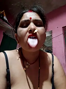 Snapshot of Your-shreya143 chatting on May 13, 9:00 pm Your-shreya143 online show from May 13, 9:00 pm