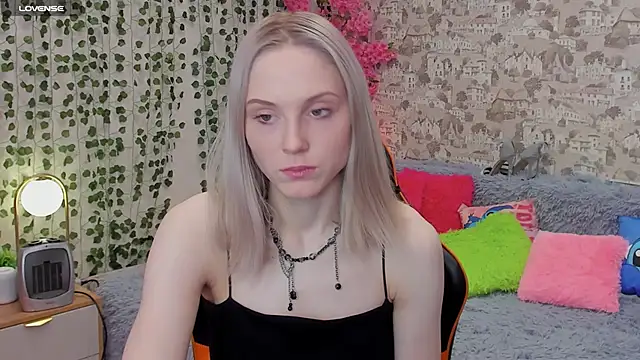 Snapshot of Gina_Gina_love chatting on May 27, 1:24 am Gina Gina love online show from May 27, 1:24 am