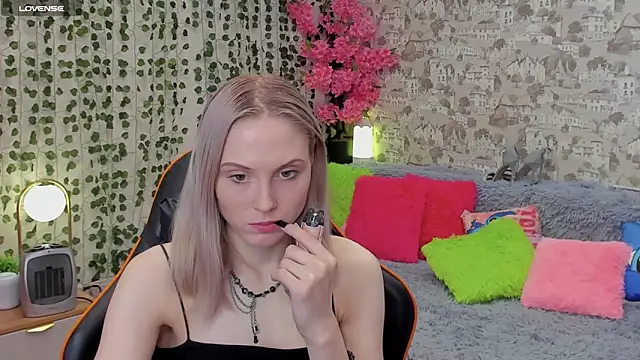 Snapshot of Gina_Gina_love chatting on May 27, 1:57 am Gina Gina love online show from May 27, 1:57 am