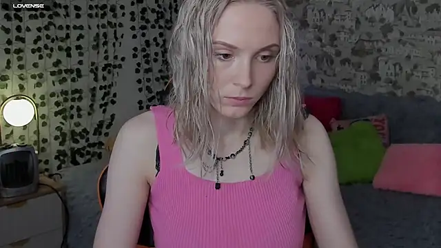 Snapshot of Gina_Gina_love chatting on May 28, 1:03 am Gina Gina love online show from May 28, 1:03 am