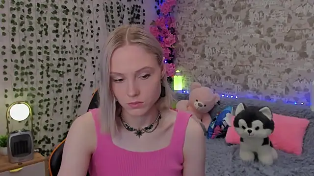 Snapshot of Gina_Gina_love chatting on June 9, 12:55 am Gina Gina love online show from June 9, 12:55 am
