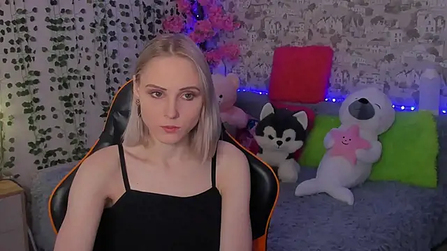 Snapshot of Gina_Gina_love chatting on June 29, 1:01 am Gina Gina love online show from June 29, 1:01 am