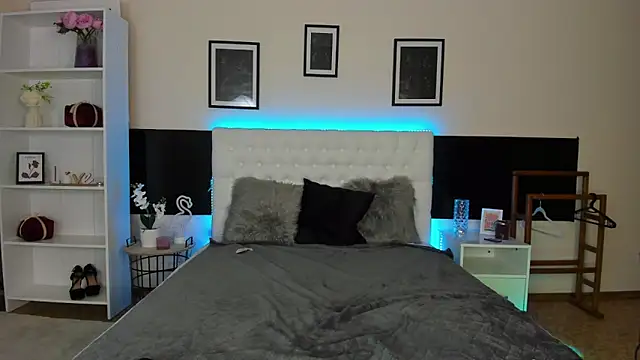 KiraNeeww online show from February 9, 6:17 am