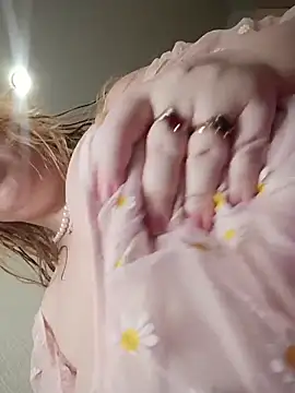 Snapshot of ElonaFox chatting on December 20, 12:34 pm ElonaFox online show from December 20, 12:34 pm