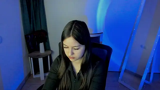 Lilu May online show from May 11, 4:04 pm