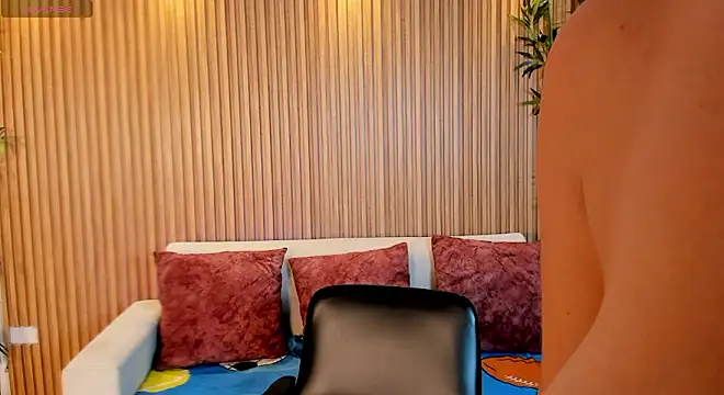 Snapshot of TiffanyHoustton chatting on February 18, 11:50 am TiffanyHoustton online show from February 18, 11:50 am