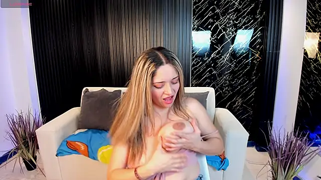 Snapshot of TiffanyHoustton chatting on February 27, 12:16 pm TiffanyHoustton online show from February 27, 12:16 pm