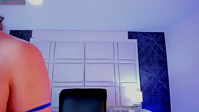 Snapshot of TiffanyHoustton chatting on March 12, 12:11 pm TiffanyHoustton online show from March 12, 12:11 pm