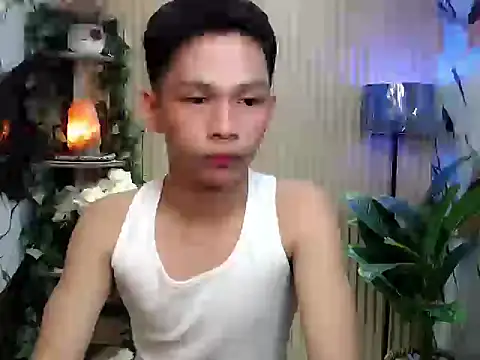 TheBoyAboveYou online show from December 4, 4:48 pm