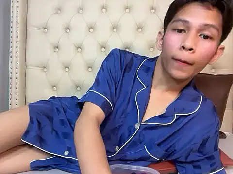 TheBoyAboveYou online show from May 11, 7:55 pm