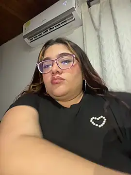 Snapshot of naty_col chatting on February 3, 4:32 am naty col online show from February 3, 4:32 am