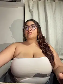 Snapshot of naty_col chatting on February 4, 5:35 am naty col online show from February 4, 5:35 am