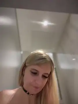 Snapshot of Betsy chatting on December 28, 3:26 pm Betsy online show from December 28, 3:26 pm