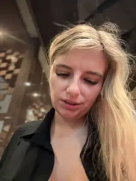 Snapshot of Betsy chatting on January 2, 11:09 am Betsy online show from January 2, 11:09 am