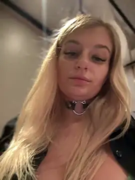 Snapshot of Betsy chatting on January 4, 10:38 am Betsy online show from January 4, 10:38 am