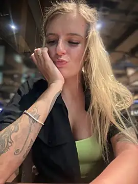 Snapshot of Betsy chatting on January 15, 12:25 pm Betsy online show from January 15, 12:25 pm