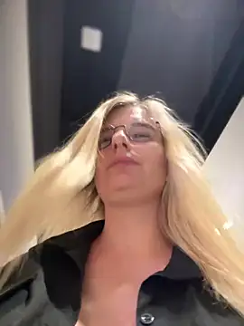 Snapshot of Betsy chatting on February 16, 2:54 pm Betsy online show from February 16, 2:54 pm