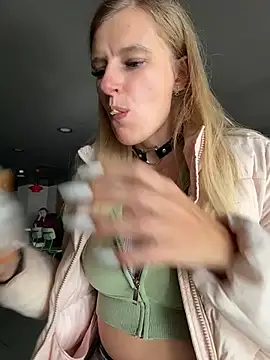 Snapshot of Betsy chatting on March 29, 1:33 pm Betsy online show from March 29, 1:33 pm