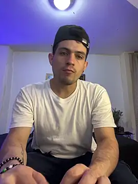 williamsmiiths16 online show from December 16, 4:23 pm