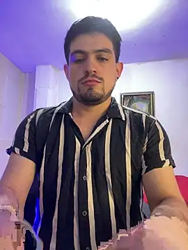 williamsmiiths16 online show from February 13, 3:35 am