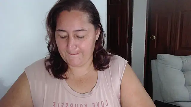 Snapshot of VioletBruces chatting on January 7, 2:14 am VioletBruces online show from January 7, 2:14 am