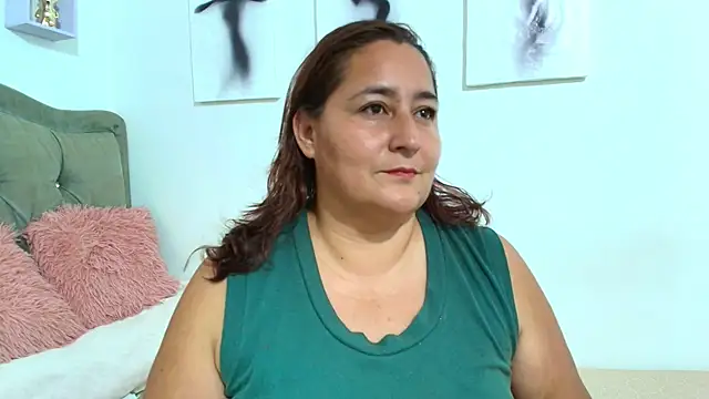 Snapshot of VioletBruces chatting on January 10, 11:31 pm VioletBruces online show from January 10, 11:31 pm