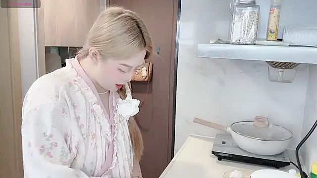 Snapshot of Star-XinX chatting on March 3, 7:58 am Star-XinX online show from March 3, 7:58 am