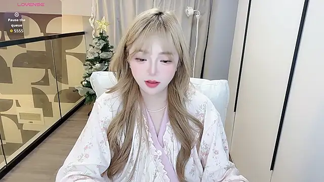 Snapshot of Star-XinX chatting on March 8, 10:41 am Star-XinX online show from March 8, 10:41 am