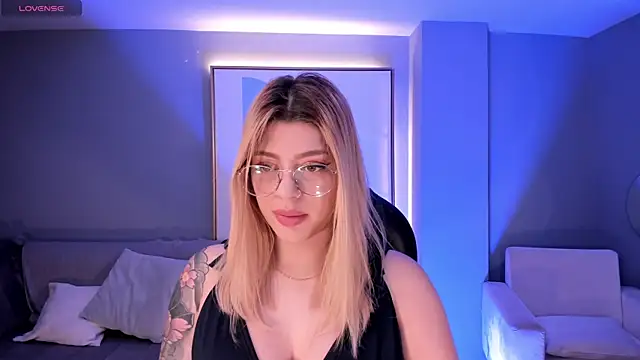 MadisonKane online show from May 3, 11:27 am