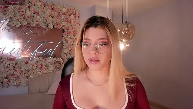 MadisonKane online show from May 7, 11:15 am