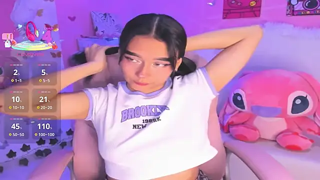 isabella castillo  online show from December 3, 8:40 pm