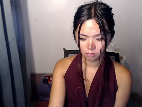 Snapshot of voganmarie chatting on May 9, 3:34 am voganmarie online show from May 9, 3:34 am