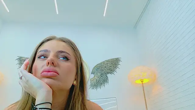 Vika Fever online show from December 19, 4:52 am