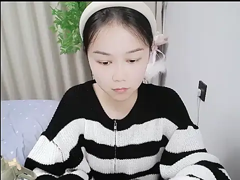 Snapshot of mili923 chatting on February 12, 2:23 pm mili923 online show from February 12, 2:23 pm