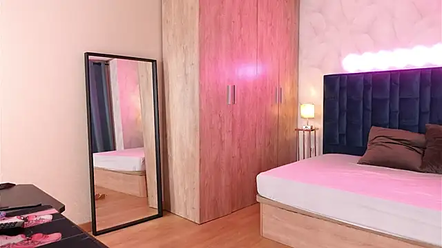 LucyFever online show from January 8, 6:48 am