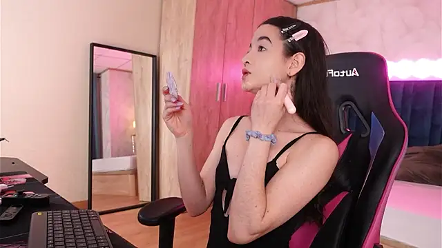 LucyFever online show from January 18, 6:50 am