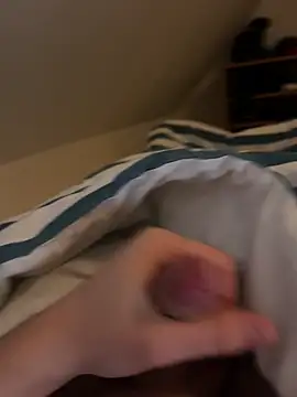 hannes256102 online show from April 3, 9:24 pm