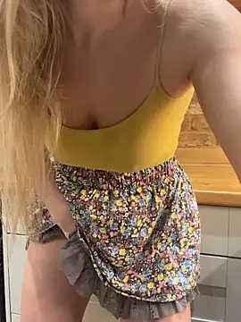 SiennaV online show from March 25, 4:29 am