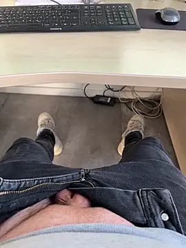 Snapshot of Dodo2223 chatting on February 18, 4:25 pm Dodo2223 online show from February 18, 4:25 pm