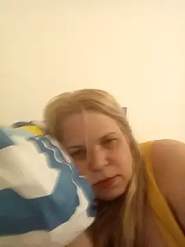 Snapshot of karinaBrasil chatting on December 4, 4:22 am karinaBrasil online show from December 4, 4:22 am