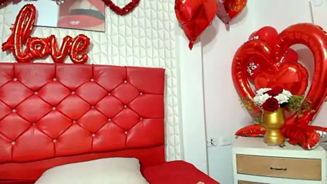 Snapshot of Elizabetth_Roman chatting on February 13, 8:16 pm Elizabetth Roman online show from February 13, 8:16 pm