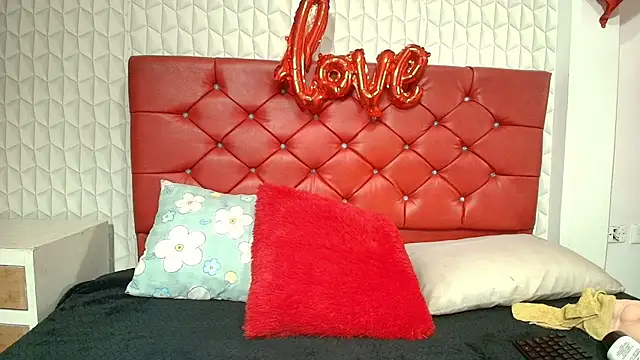 Snapshot of Elizabetth_Roman chatting on February 19, 8:27 pm Elizabetth Roman online show from February 19, 8:27 pm