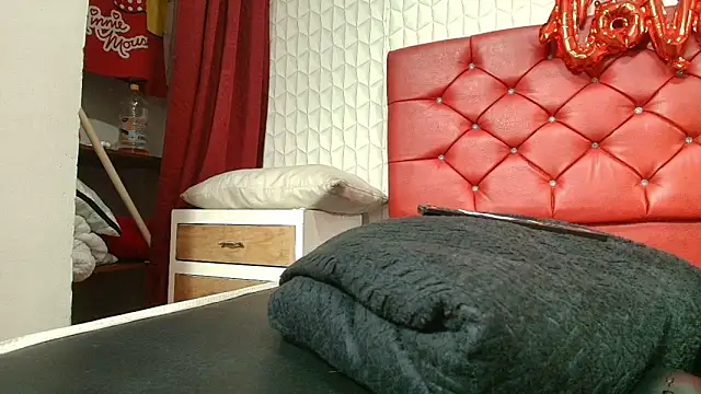 Snapshot of Elizabetth_Roman chatting on February 23, 8:50 pm Elizabetth Roman online show from February 23, 8:50 pm